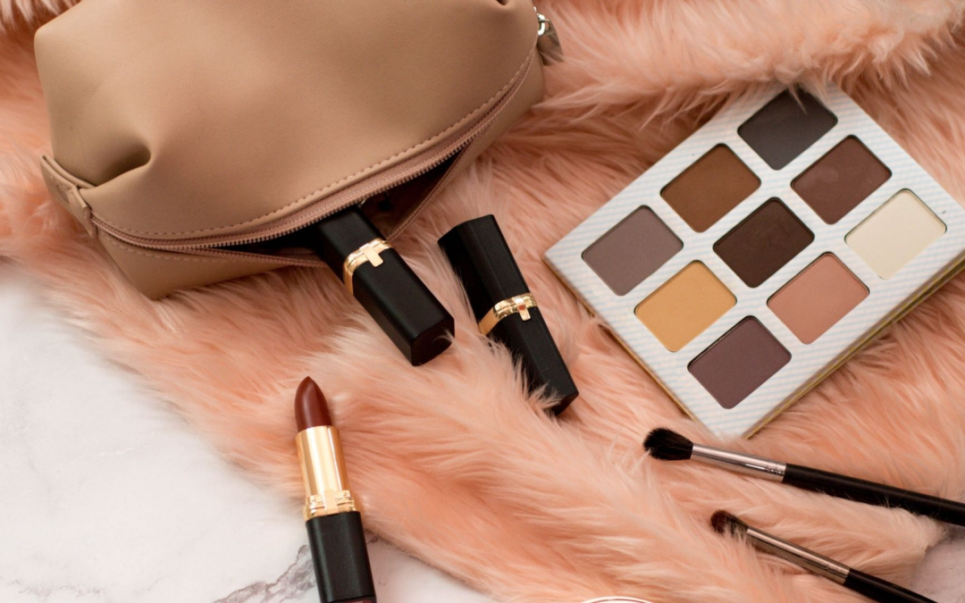 Maquillage moderne: tendances, innovations et routine personnalisée
